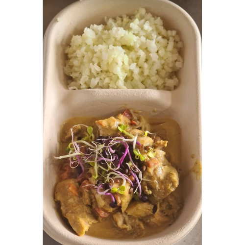 Coconut chicken curry with cauli rice (dairy-free)