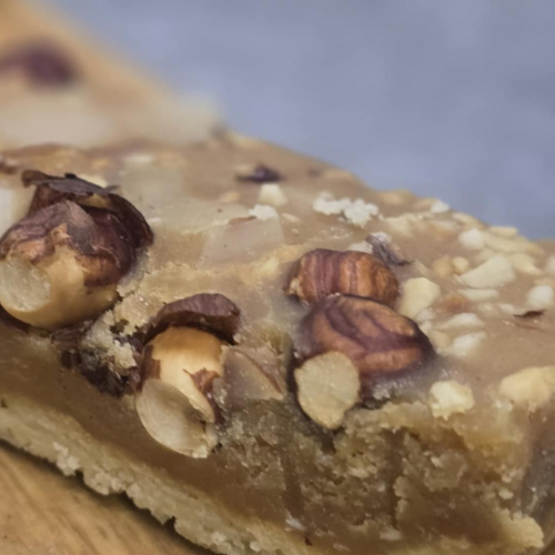 Caramel nut slice